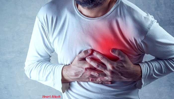 داشتن درد در ناحیه قفسه سینه از علائم سکته قلبی است - نبض هوشمند سلامت
