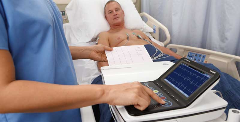 الکتروکاردیوگرافی برای تشخیص وضعیت قلب (آریتمی)